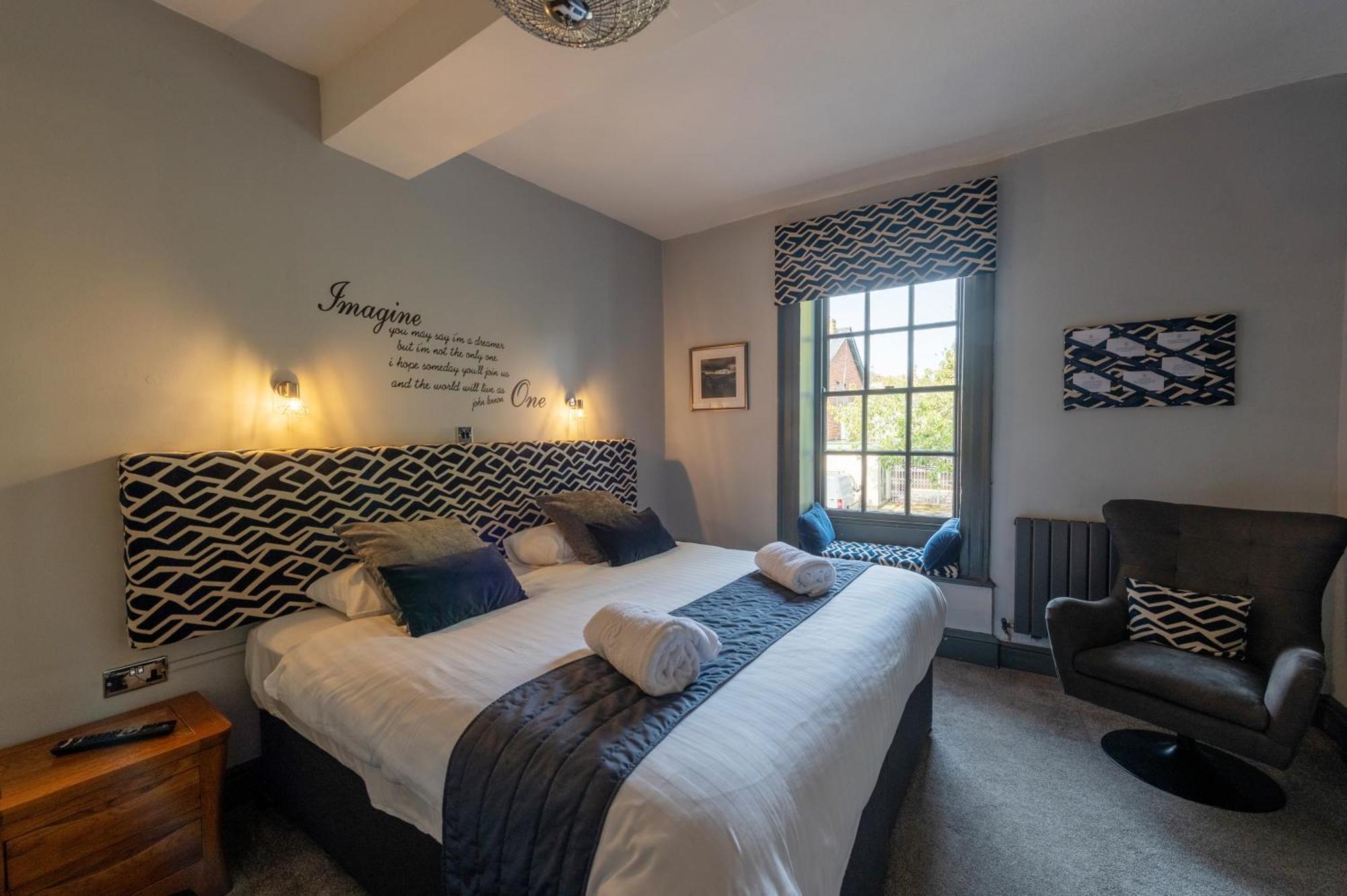 Crown And Cushion Inn