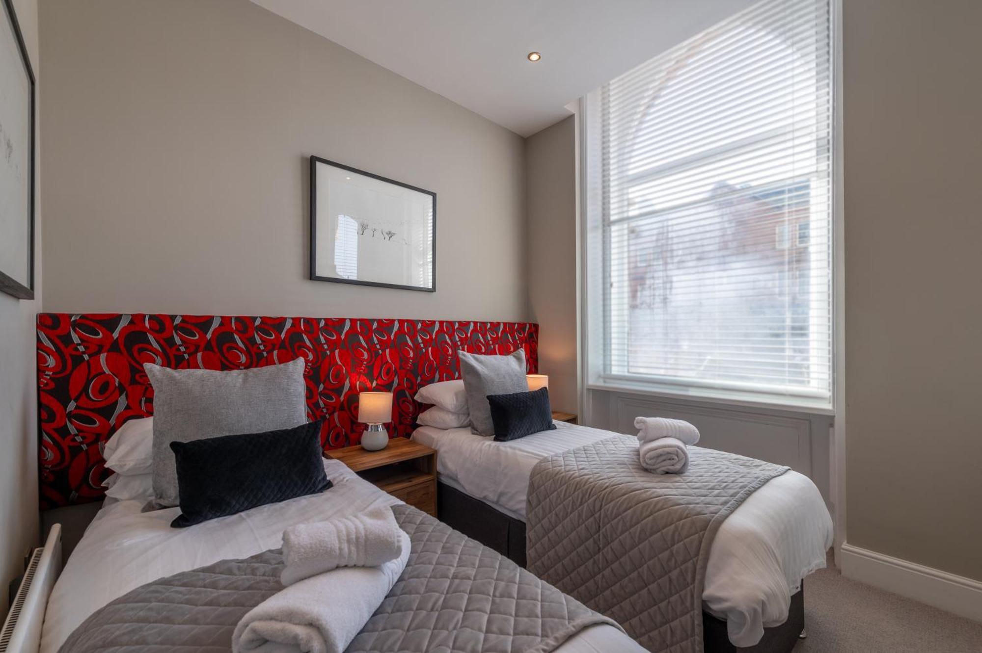 Inn Crown And Cushion 3*
