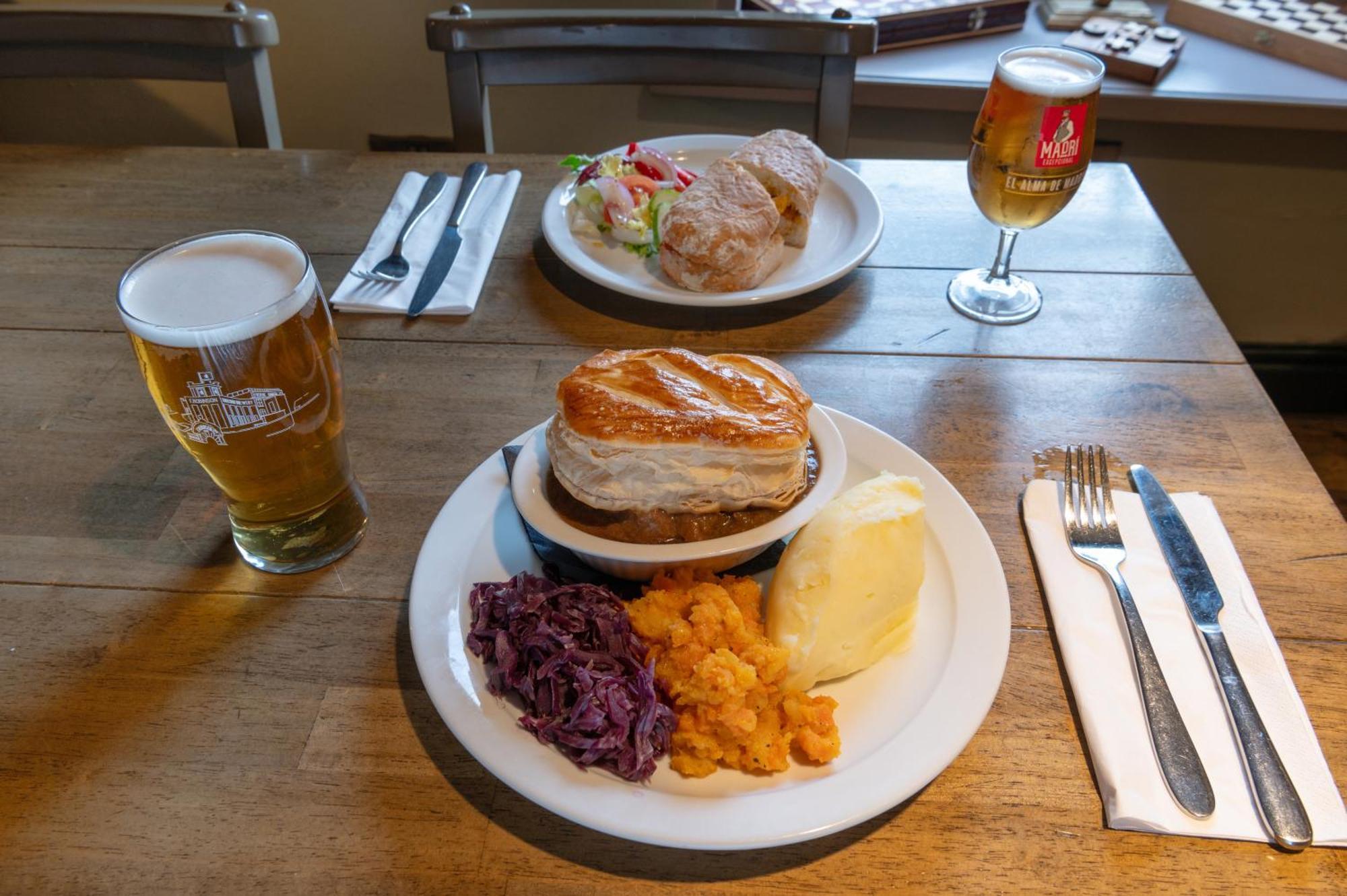 Crown And Cushion Inn 3*